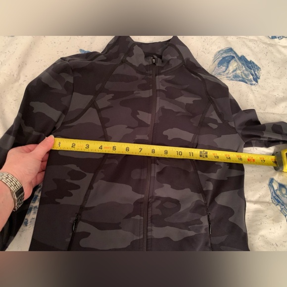 Sweaty Betty Black Tonal Camo Power Wokout Full Zip Stretch Jacket size Small - Picture 7 of 9